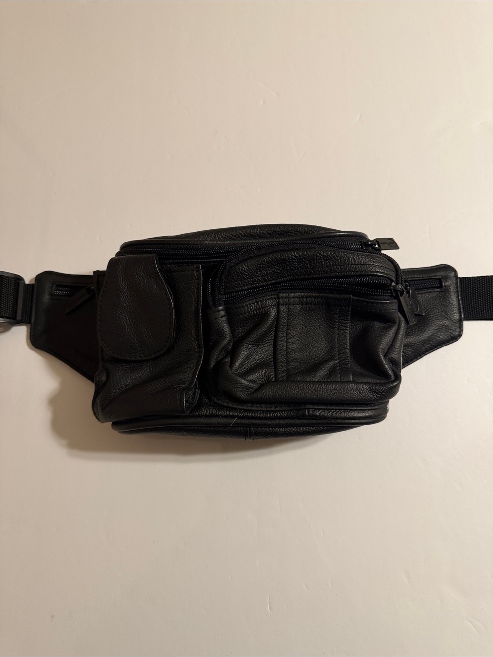 AmeriLeather Black Leather Unisex Waist Bag - Sleek Hands-Free Multi Pocket